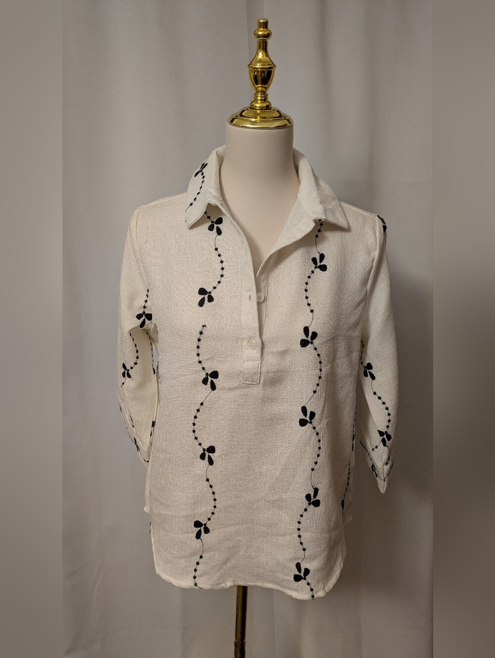 Alex & Parker Classic Antique White Embroidered Popover Top NWT
